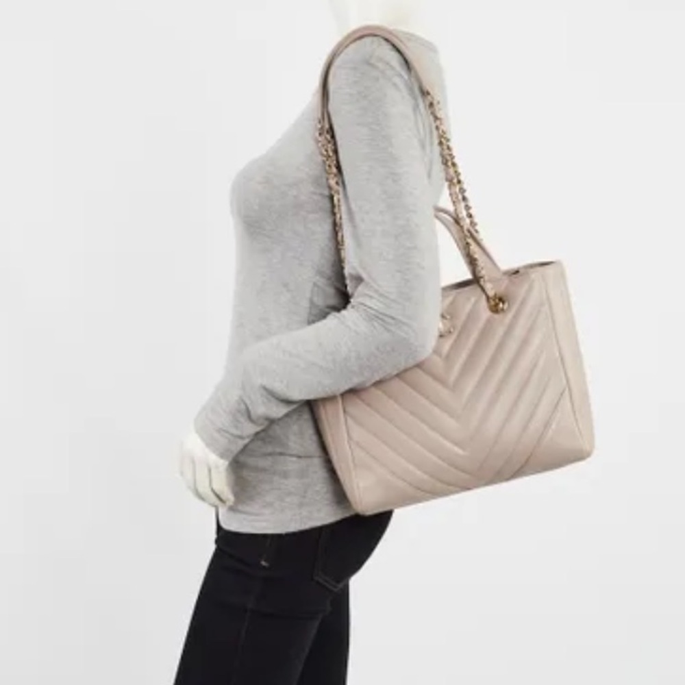 CHANEL Taupe CC Lambskin Chevron Quilted Leather Chain Statement Shopper Tote - Picture 5 of 15